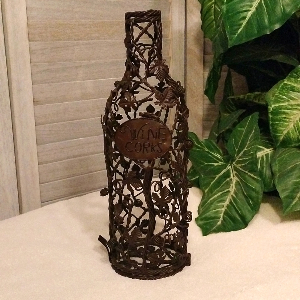 ⚜️ Wine Bottle Cork Holder
